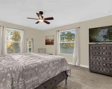 8802 Bamboo Palm Court - Photo Thumbnail 16