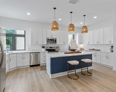 758 Highland Avenue - Photo Thumbnail 12