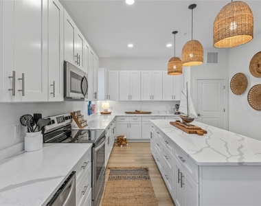 758 Highland Avenue - Photo Thumbnail 17