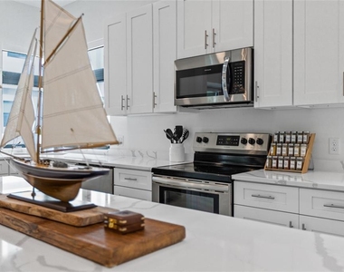 758 Highland Avenue - Photo Thumbnail 16