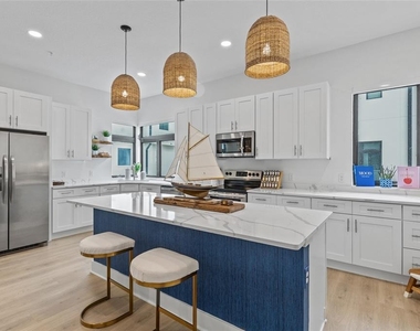 758 Highland Avenue - Photo Thumbnail 14