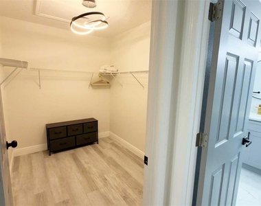1414 E Harding Street - Photo Thumbnail 38