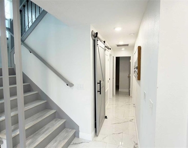 1414 E Harding Street - Photo Thumbnail 14