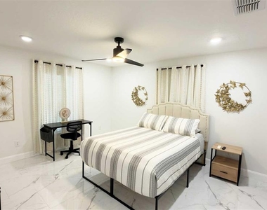 1414 E Harding Street - Photo Thumbnail 17