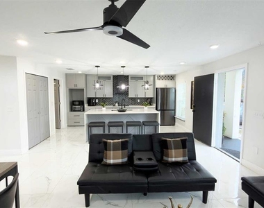 1414 E Harding Street - Photo Thumbnail 4