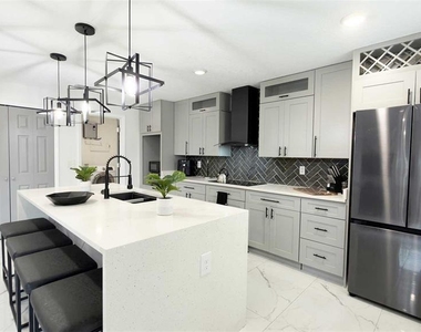 1414 E Harding Street - Photo Thumbnail 10