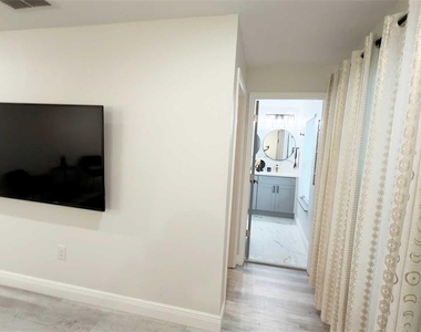 1414 E Harding Street - Photo Thumbnail 37