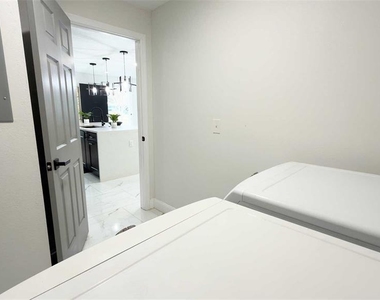 1414 E Harding Street - Photo Thumbnail 13
