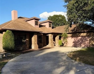 1102 Sugartree Drive S - Photo Thumbnail 9