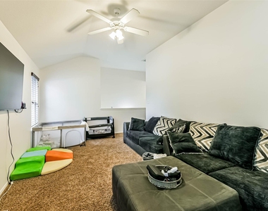 22538 Goss Spring Court - Photo Thumbnail 12