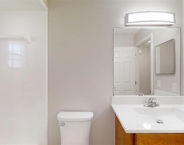 224 W Mcclendon Street - Photo Thumbnail 17