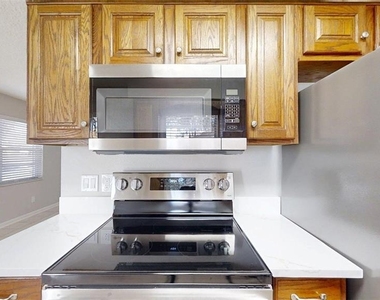 224 W Mcclendon Street - Photo Thumbnail 8