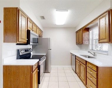 224 W Mcclendon Street - Photo Thumbnail 6