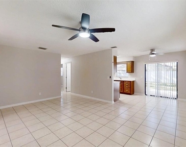 224 W Mcclendon Street - Photo Thumbnail 3