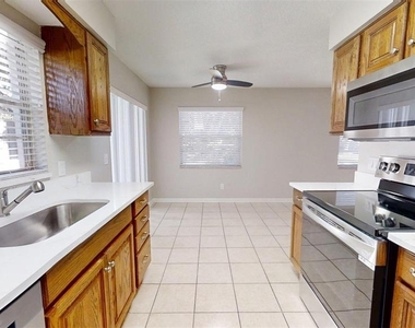 224 W Mcclendon Street - Photo Thumbnail 10