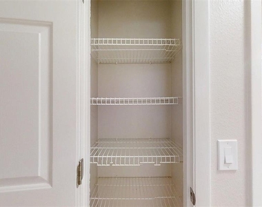 224 W Mcclendon Street - Photo Thumbnail 24