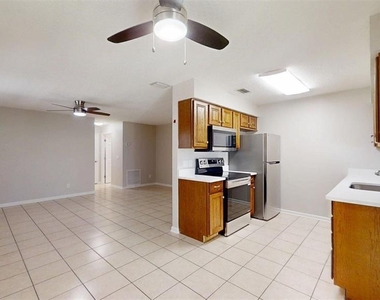 224 W Mcclendon Street - Photo Thumbnail 5