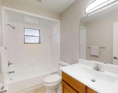 224 W Mcclendon Street - Photo Thumbnail 16