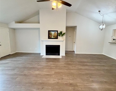 19114 Indian Grass Drive - Photo Thumbnail 3