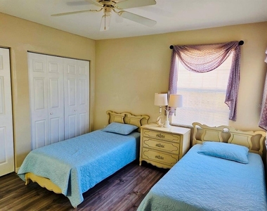 1010 Villagio Circle - Photo Thumbnail 11