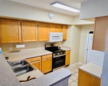 1010 Villagio Circle - Photo Thumbnail 9