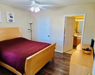 1010 Villagio Circle - Photo Thumbnail 10