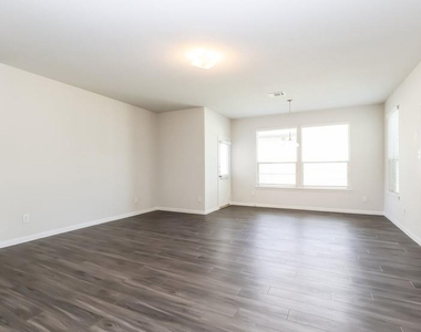 3619 Spy Glass Hill Drive - Photo Thumbnail 4