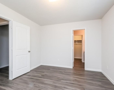 3619 Spy Glass Hill Drive - Photo Thumbnail 11
