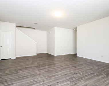 3619 Spy Glass Hill Drive - Photo Thumbnail 6