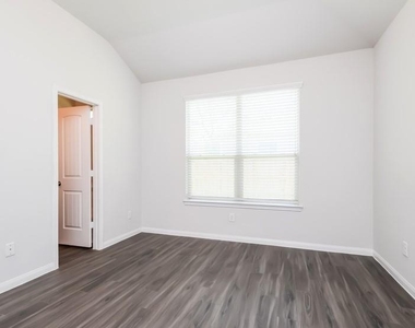 3619 Spy Glass Hill Drive - Photo Thumbnail 13