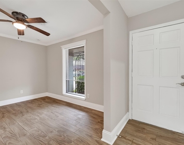 11107 Cedarview Lane - Photo Thumbnail 4