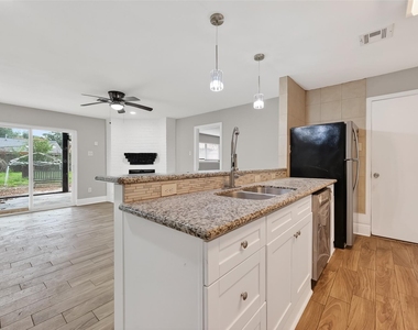 11107 Cedarview Lane - Photo Thumbnail 14