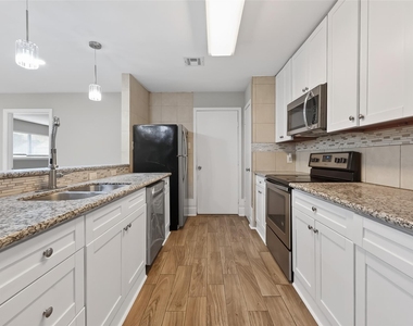 11107 Cedarview Lane - Photo Thumbnail 13