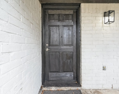11107 Cedarview Lane - Photo Thumbnail 2