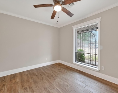 11107 Cedarview Lane - Photo Thumbnail 6