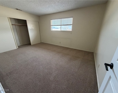 4734 Roberta Street - Photo Thumbnail 12