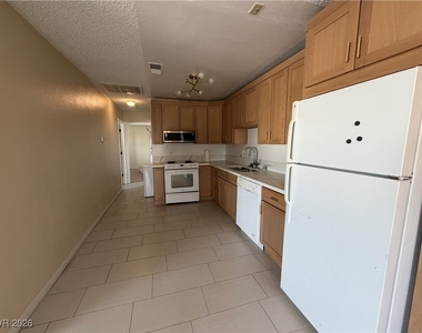 4734 Roberta Street - Photo Thumbnail 6