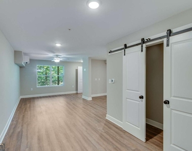 710 Jesse Jewell Parkway Se - Photo Thumbnail 10