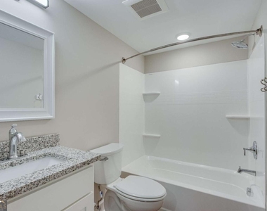 710 Jesse Jewell Parkway Se - Photo Thumbnail 14