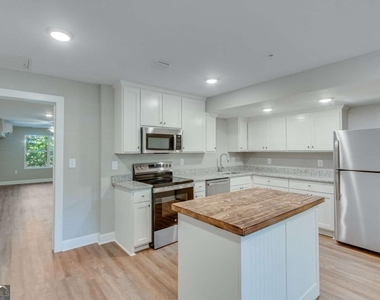 710 Jesse Jewell Parkway Se - Photo Thumbnail 6