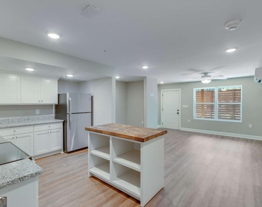 710 Jesse Jewell Parkway Se - Photo Thumbnail 7