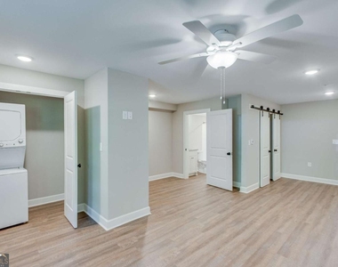 710 Jesse Jewell Parkway Se - Photo Thumbnail 12