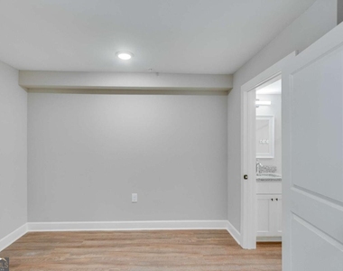 710 Jesse Jewell Parkway Se - Photo Thumbnail 13