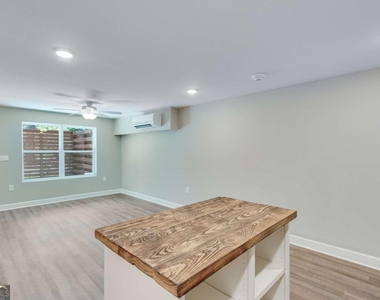 710 Jesse Jewell Parkway Se - Photo Thumbnail 8
