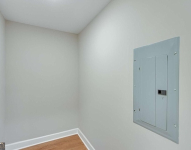 710 Jesse Jewell Parkway Se - Photo Thumbnail 11