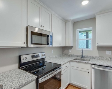 710 Jesse Jewell Parkway Se - Photo Thumbnail 6
