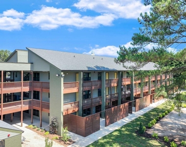710 Jesse Jewell Parkway Se - Photo Thumbnail 14