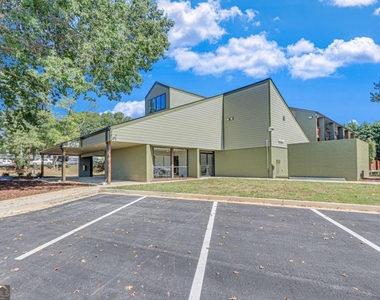 710 Jesse Jewell Parkway Se - Photo Thumbnail 13