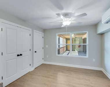 710 Jesse Jewell Parkway Se - Photo Thumbnail 8
