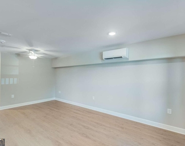 710 Jesse Jewell Parkway Se - Photo Thumbnail 3